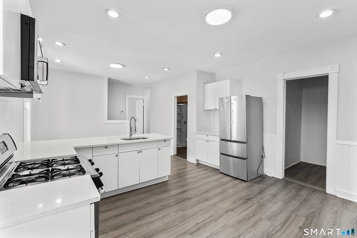 Building Photo - 394 Gregory St #4