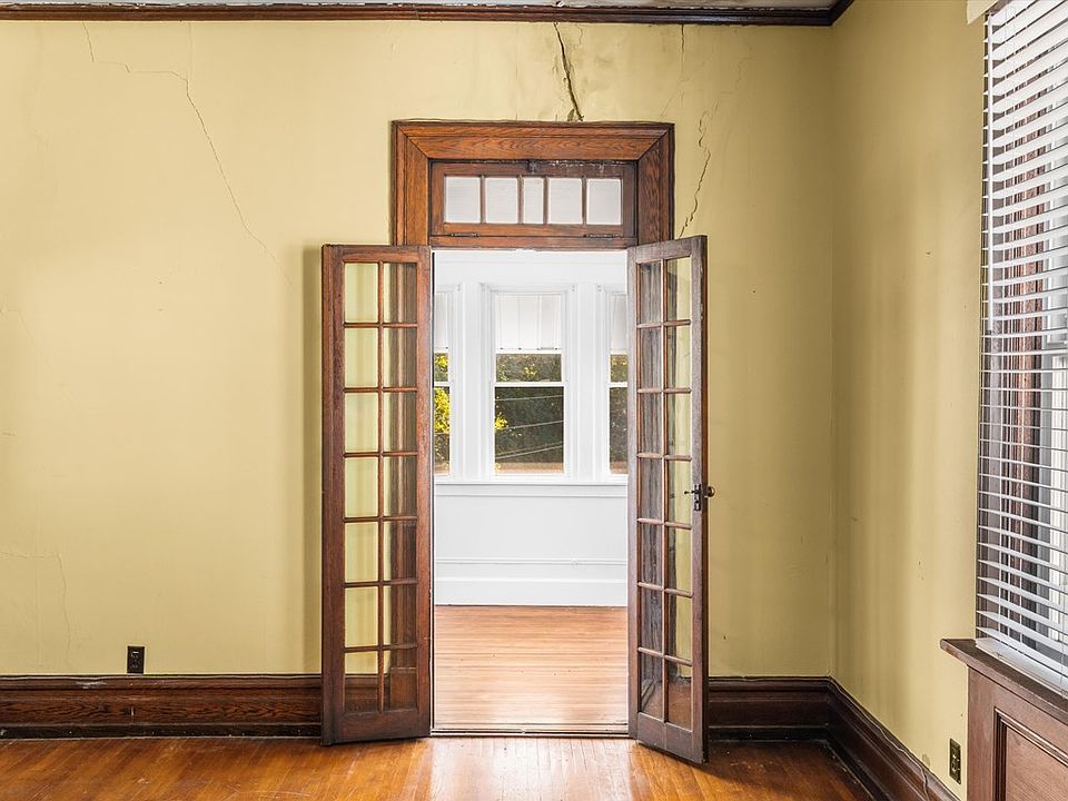 31st image of 315 E Main St