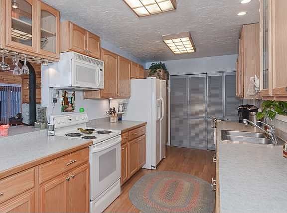 2nd image of 462 Pleasure Dr