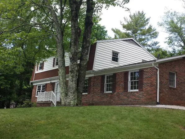 1111 S Groveland Dr, Bluefield, WV 24701