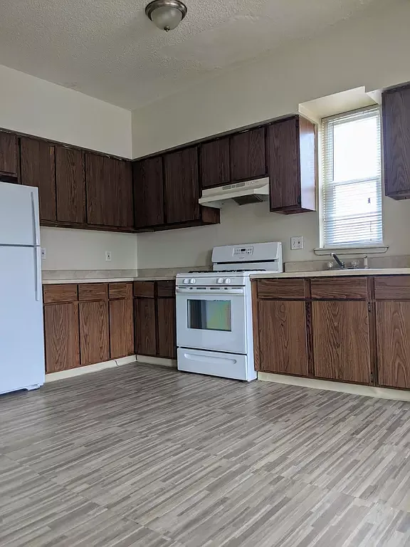 3 bed, 1475 sqft, $1,700 — Photo 1