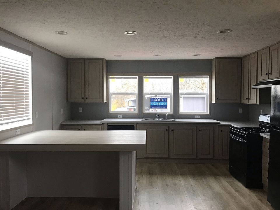 2nd image of 48 S East Dr
