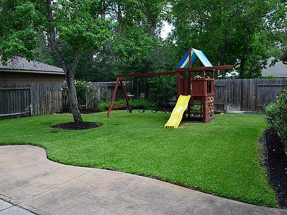 Great Backyard, Lots of room for kids & Pets & Lots of room for a Pool. Very Private Backyard area