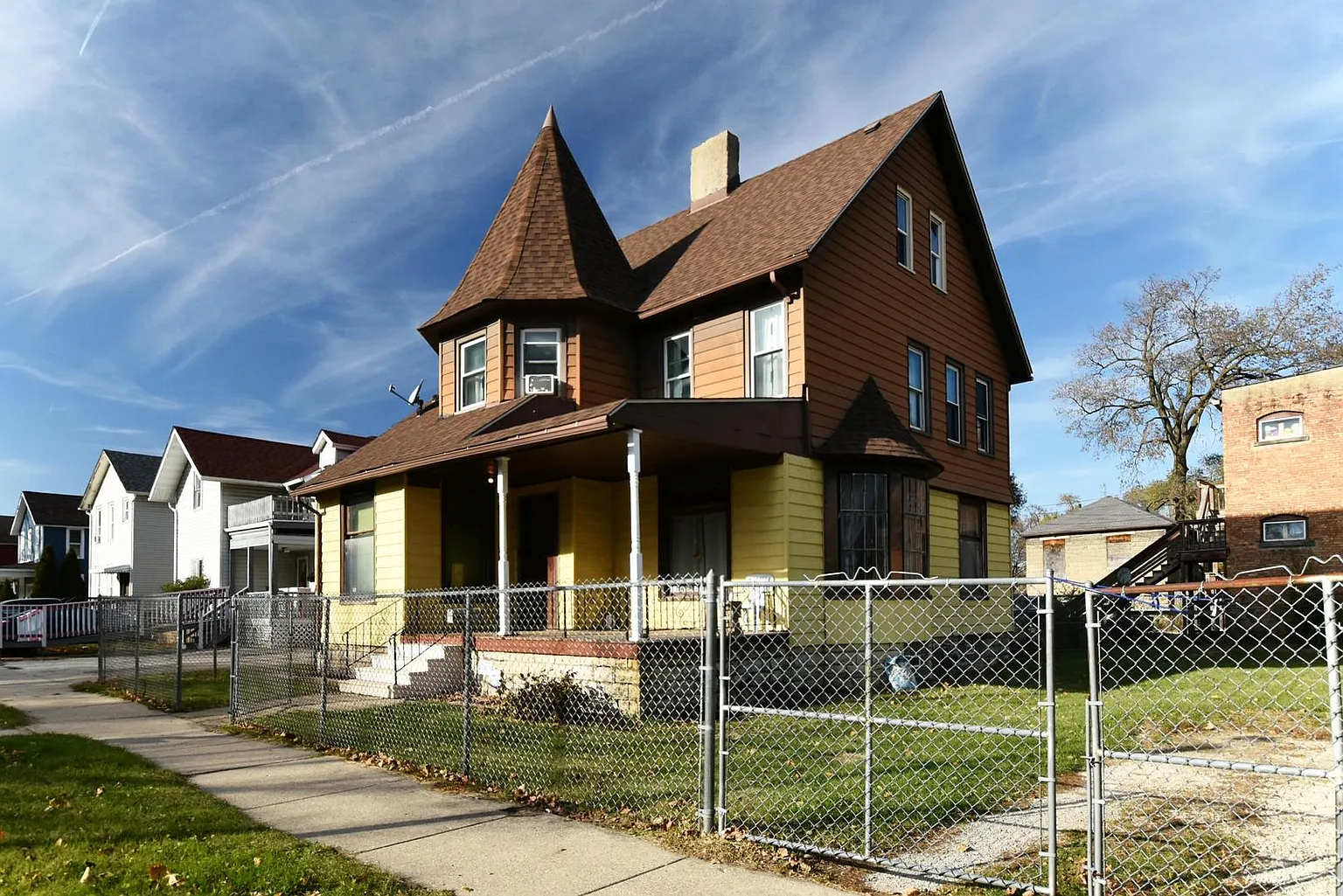 219 Mound St photo 1