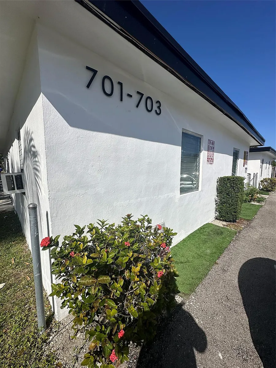 Photo 2 of 11 - 701 NW 15th Ter - Fort Lauderdale, FL Building Photo - 701 NW 15th Ter