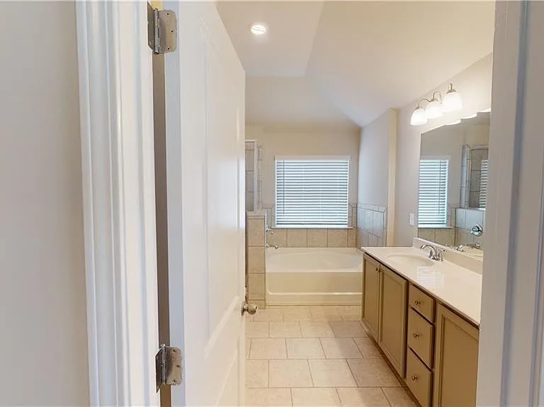 3742 Richmond Bnd — Photo 27