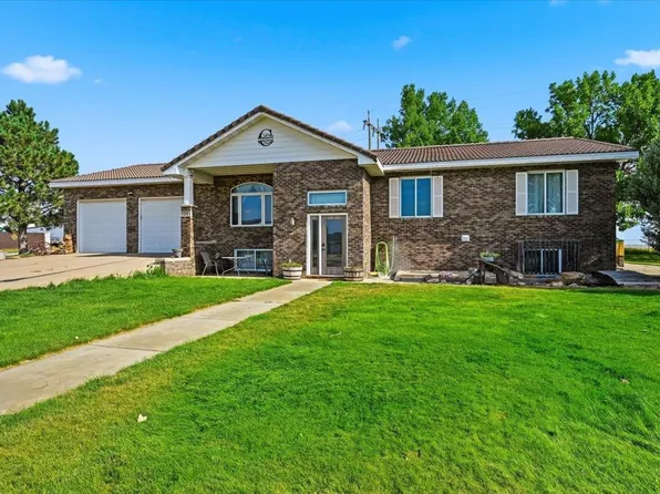 1301 Hilltop Cir, Belle Fourche, SD 57717