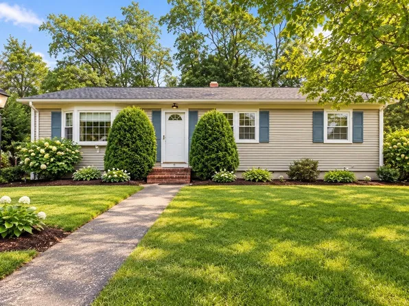 6 Lincoln Dr, Fairhaven, MA 02719