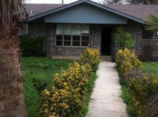 404 Moonwind Dr, Uvalde, TX 78801