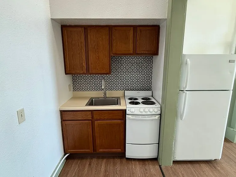1007 N Summit St — Photo 30
