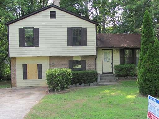 1st image of 825 Martin Rd