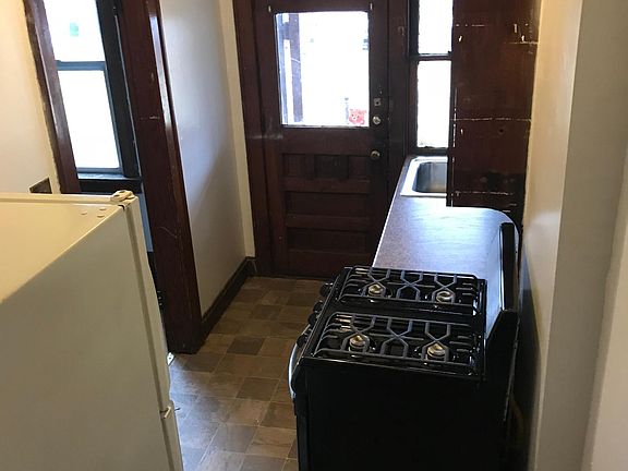4th image of 487 Wyandotte Ave
