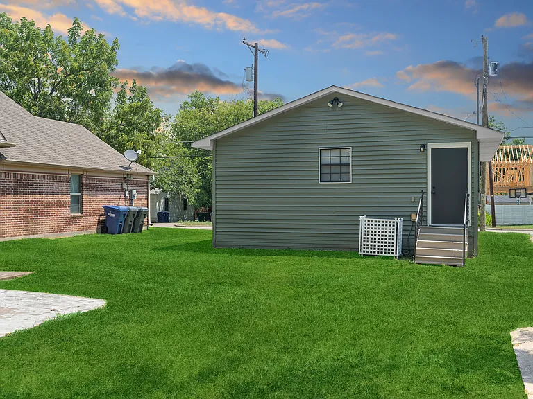 1505 N College St — Photo 26