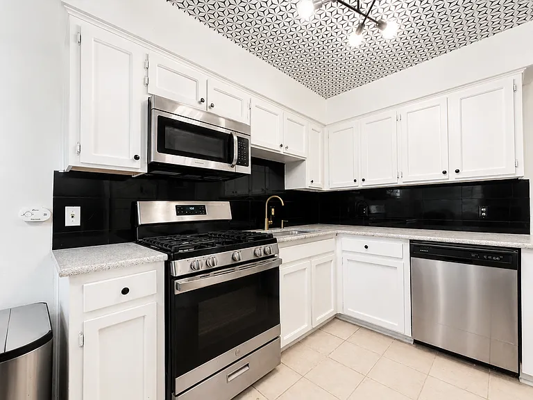 Brompton Cir — Photo 3