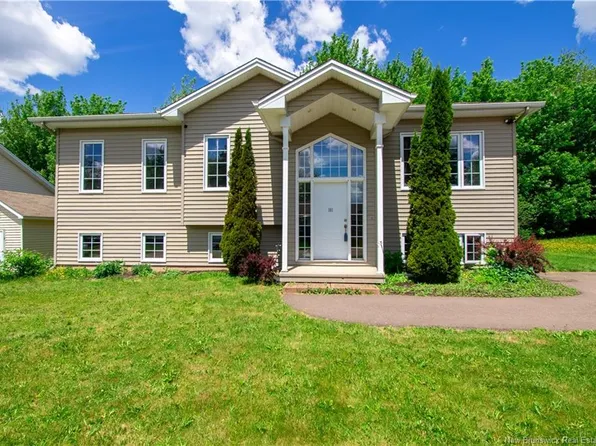101 Herman St, Dieppe, NB E1A 0L4