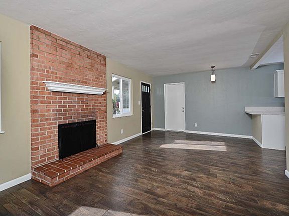 4th image of 403 Vista Way