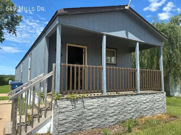 649 E Mills Dr, Towanda, KS 67144