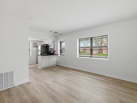 3rd image of 306 E 19th St APT 1B