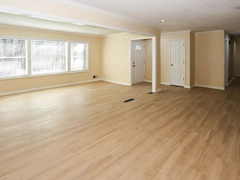 3165 Laura Ln — Photo 17