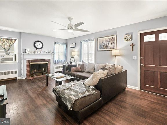 5th image of 15 W Magnolia Ave