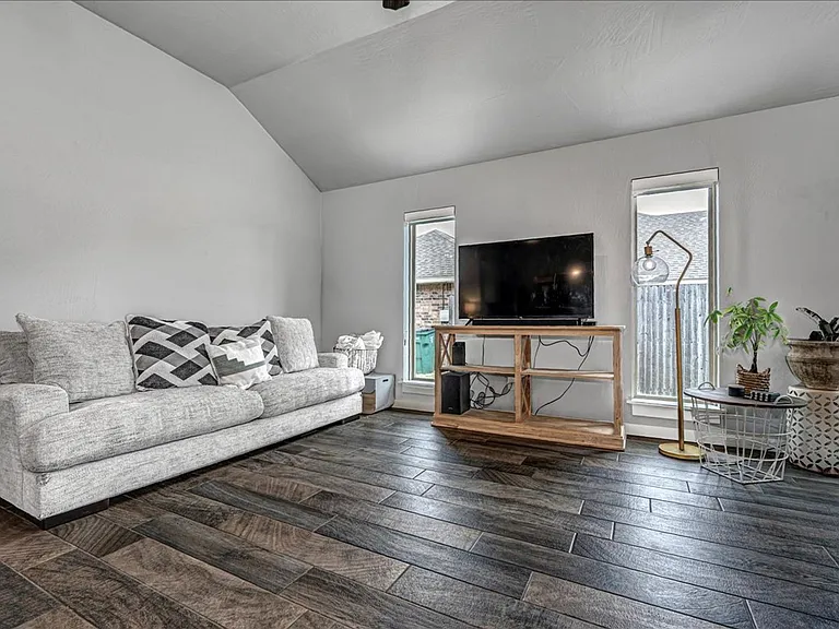 10300 Glover River Dr — Photo 5