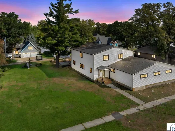 218 W 6th St, Blue Earth, MN 56013