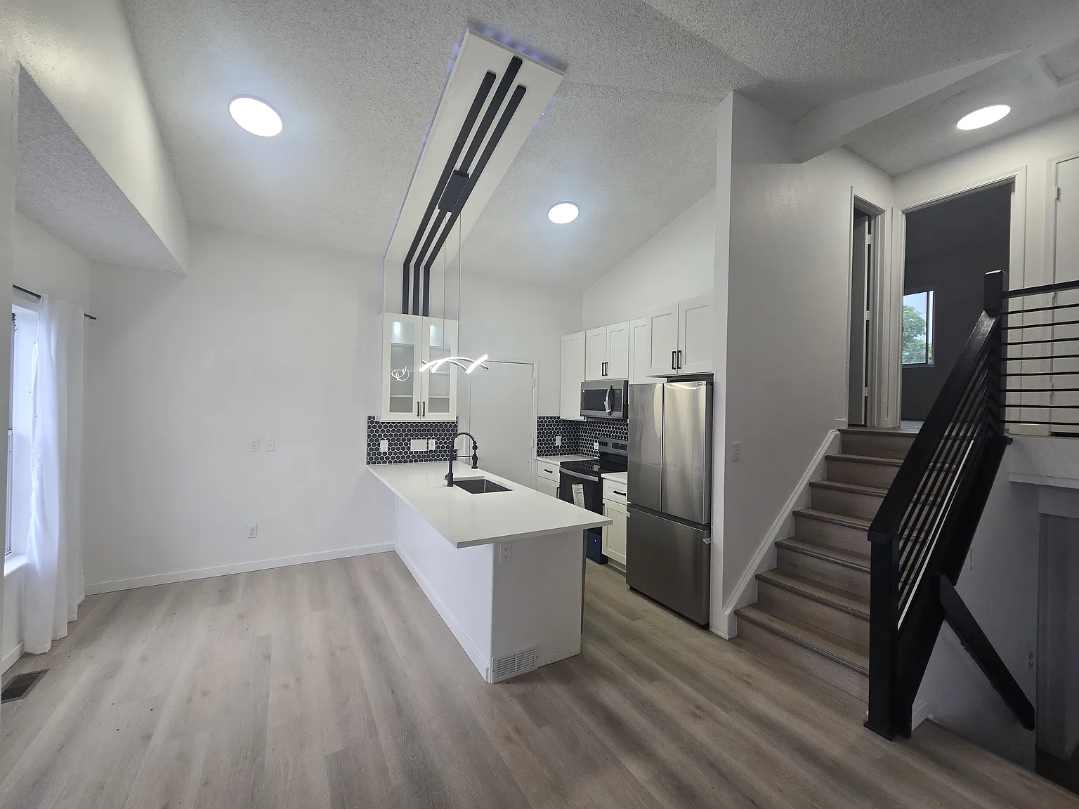 3 bed, 1200 sqft, $2,695 — Photo 2