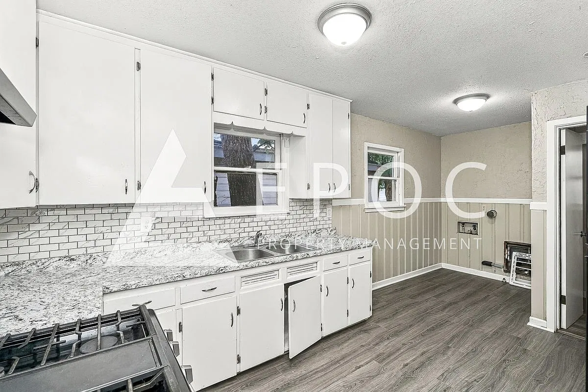 2611 Lawrence Rd — Photo 4