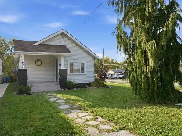 1903 Buckingham Dr, Windsor, ON N8T 2A9
