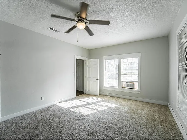 720 Main St — Photo 16