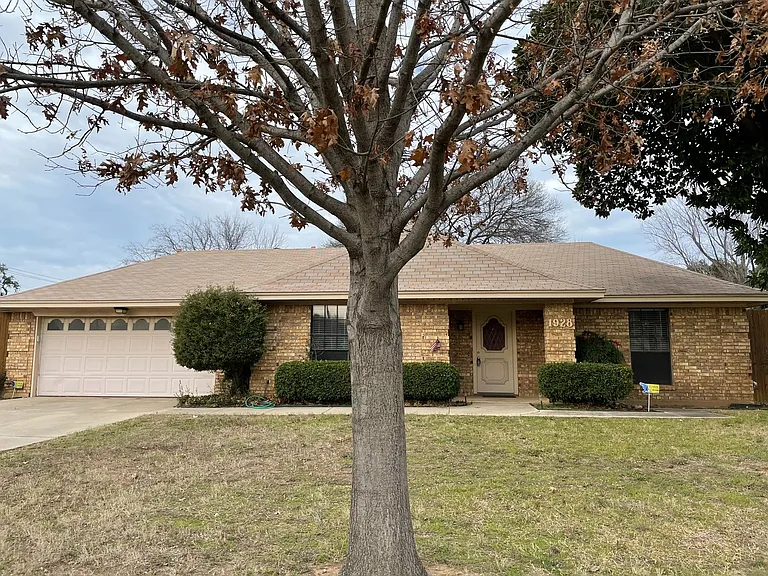1928 Big Bend Dr — Photo 1