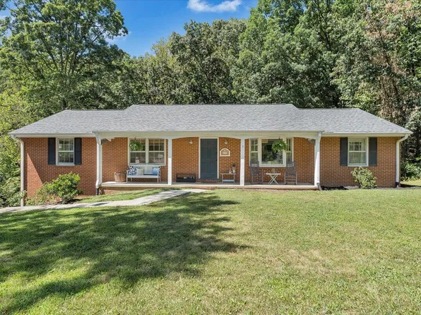 961 Lakeridge Cir, Troutville, VA 24175