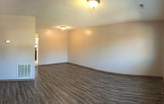 Large Living room dining room combo w new flooring