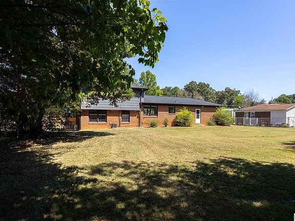 5th image of 3904 Bramble Rd