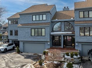 526 Mariner Vlg, Huron, OH 44839