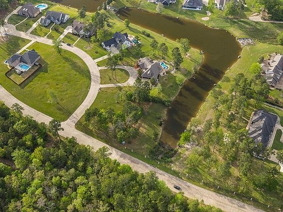 5th image of 102 Riviera Dr