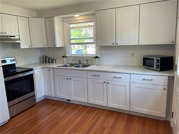 2nd image of 14 Hornbeam Dr