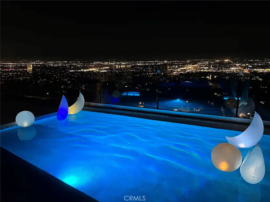 5 bed, 5326 sqft, $9,500 — Photo 4