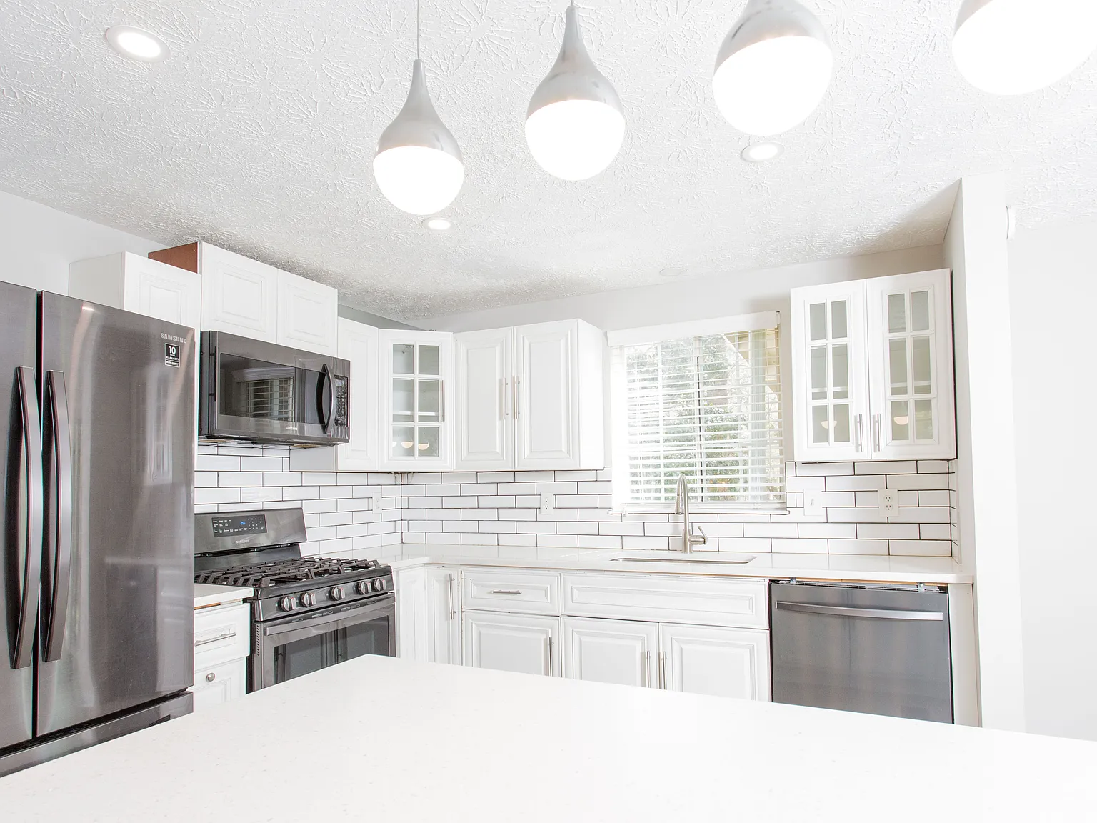 4 bed, 1860 sqft, $2,300 — Photo 1