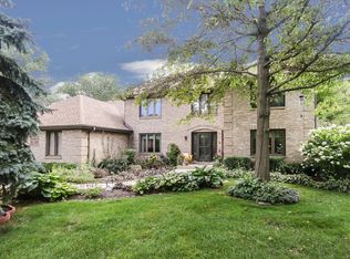 39 Commons Cir, Hawthorn Woods, IL 60047