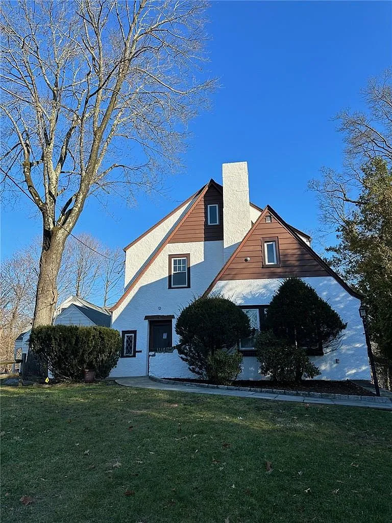 21 Gilbert Place photo 1