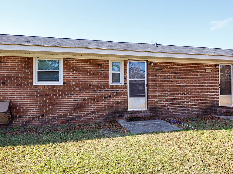 1049B Rulnick St — Photo 8