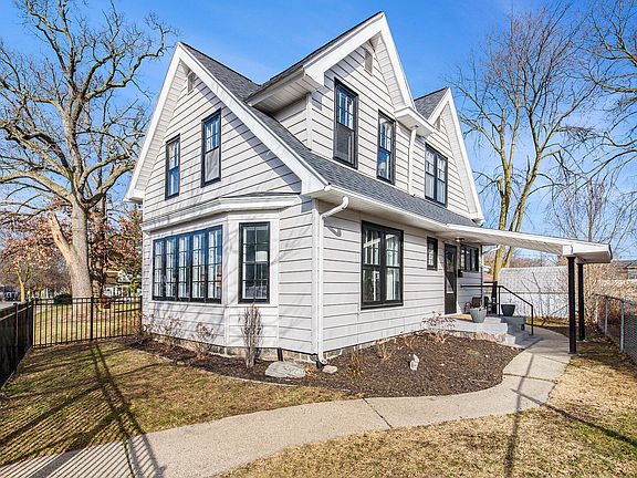 5th image of 837 Lake Dr SE