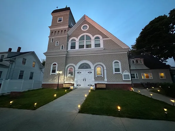 143 Burrill St #102, Swampscott, MA 01907