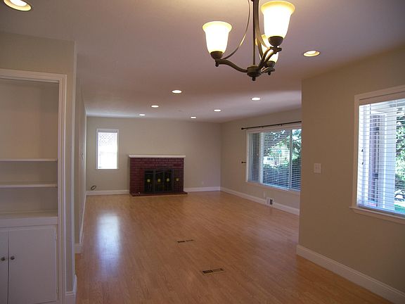 5th image of 656 Downing Ave