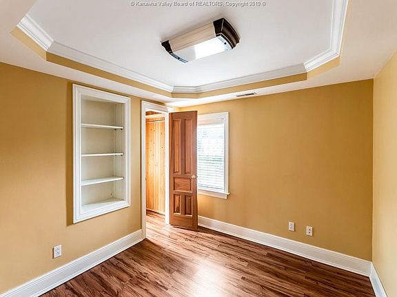 5th image of 147 Knollwood Dr