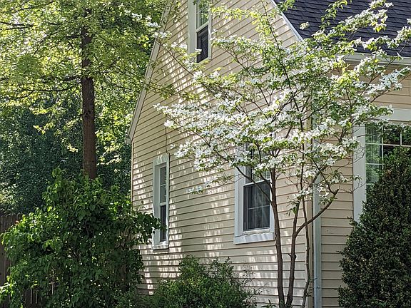 2nd image of 394 Crestwood Ave