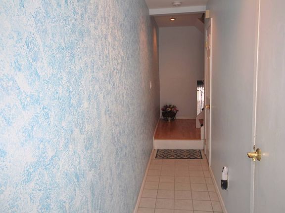 3rd image of 121 Wirt Ave