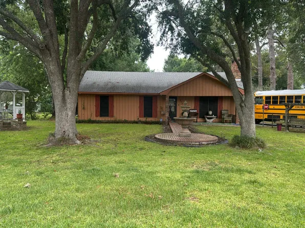 219 E Valcourt St, Abbeville, LA 70510