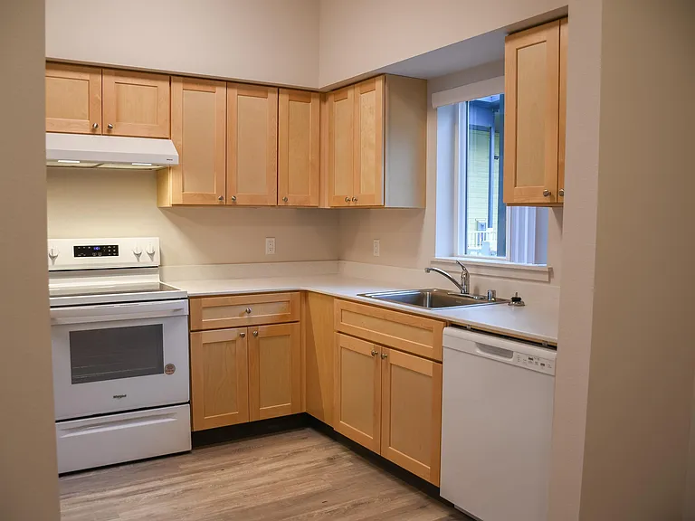 Kirkland Heights Apartments — Photo 16